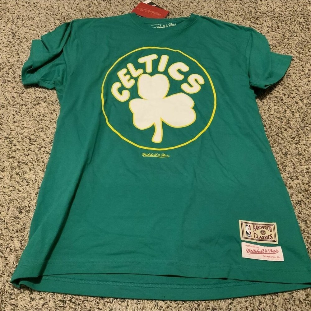Mitchell & Ness Boston Celtics Hardwood Classics Men’s Size: Medium NWT